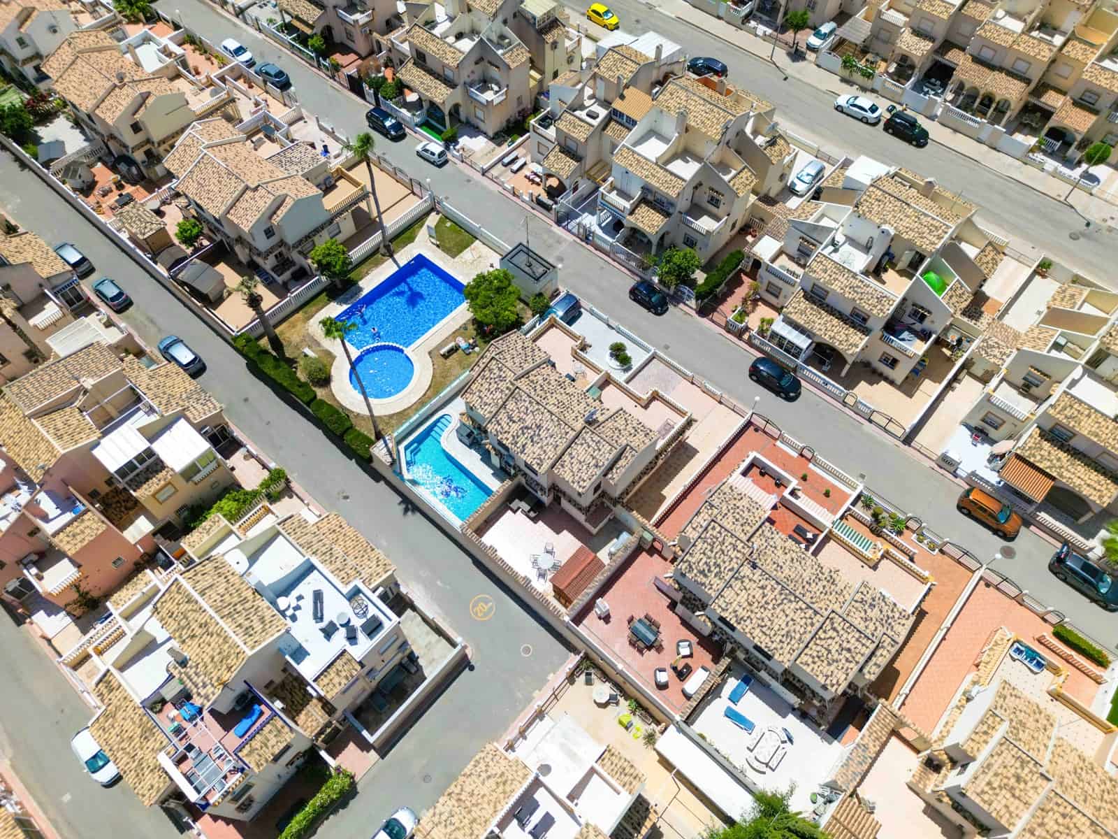 3 soveværelse Semi-Rækkehus til salg i Playa Flamenca med swimmingpool garage - € 294.950 (Ref: 9118062)