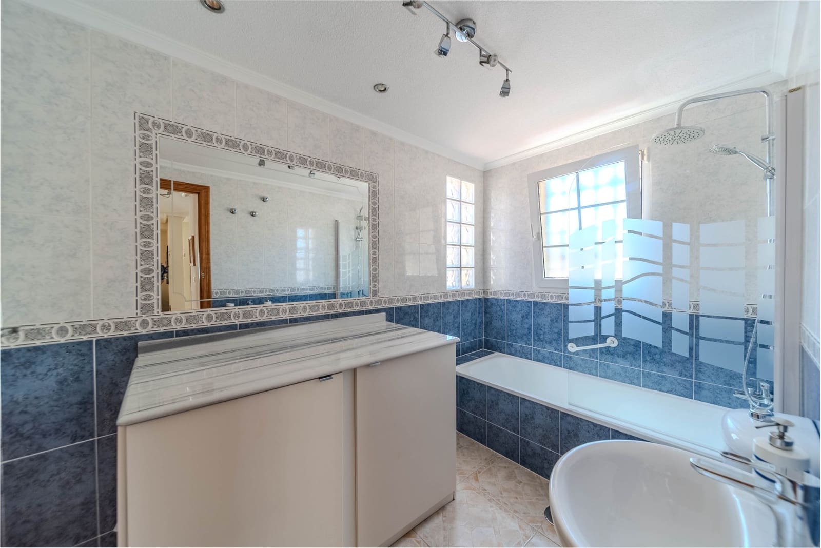 3 makuuhuone Paritalo myytävänä paikassa Playa Flamenca mukana uima-altaan 
autotalli - 294 950 € (Ref: 9118062)