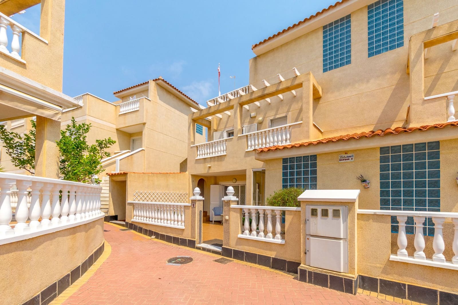 3 bedroom Townhouse for sale in Playa Flamenca with pool garage - € 339,000 (Ref: 9198367)