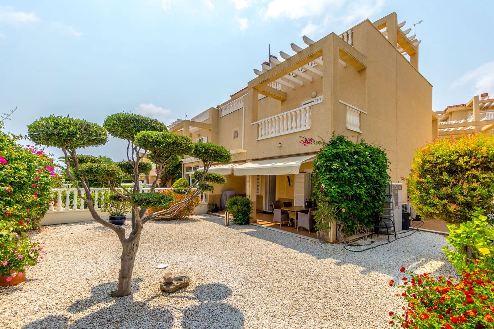 3 bedroom Townhouse for sale in Playa Flamenca with pool garage - € 339,000 (Ref: 9198367)