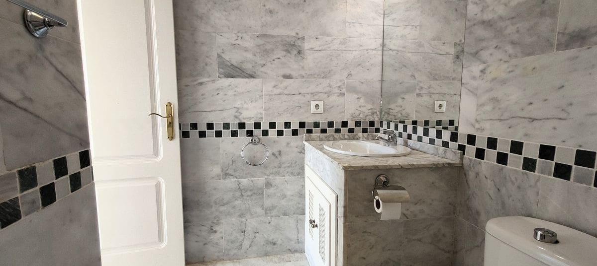 2 bedroom Apartment for sale in Villamartin with pool - € 165,000 (Ref: 9248558)