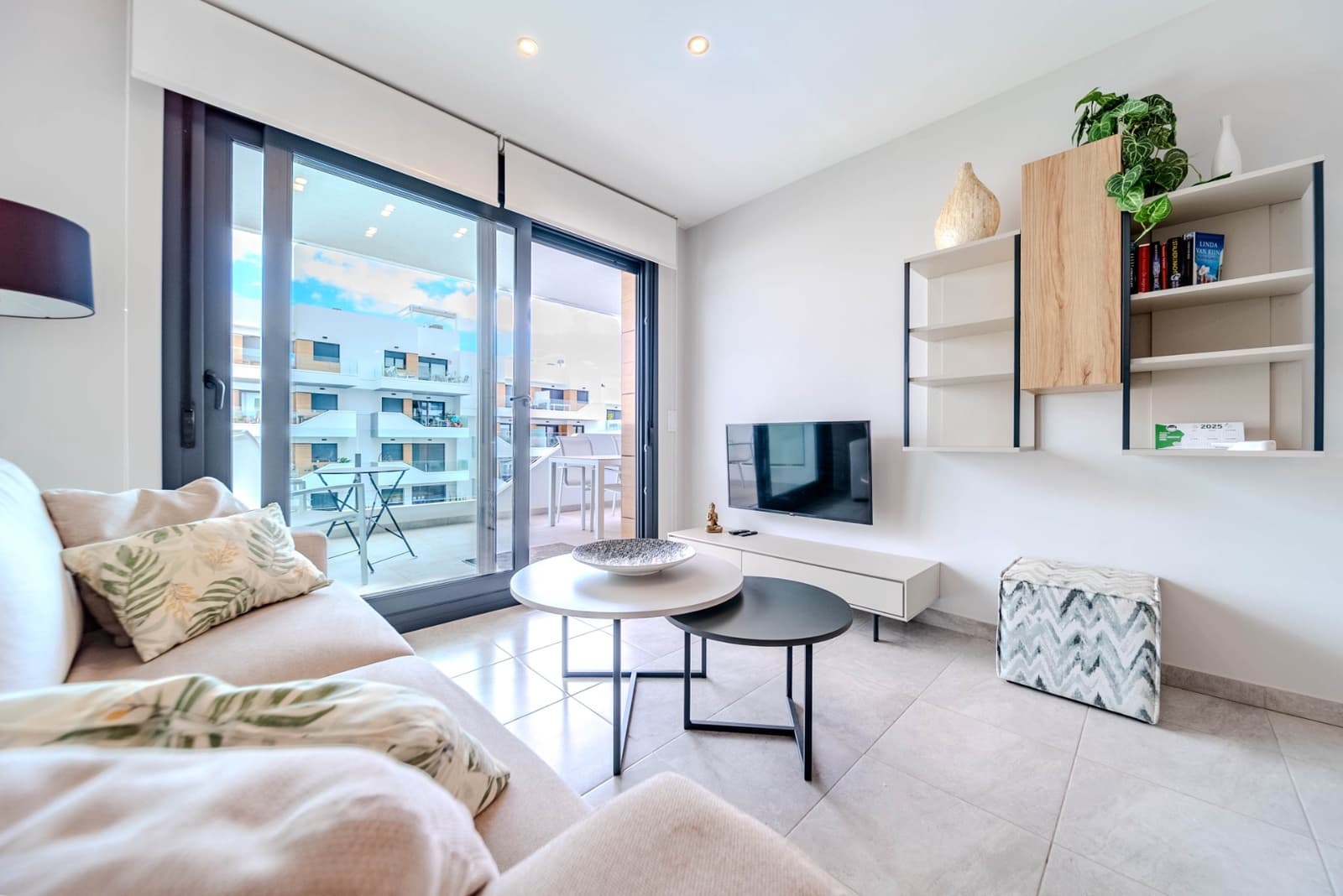 2 Zimmer Apartment zu verkaufen in Villamartin mit Pool Garage - 239.000 € (Ref: 9263509)