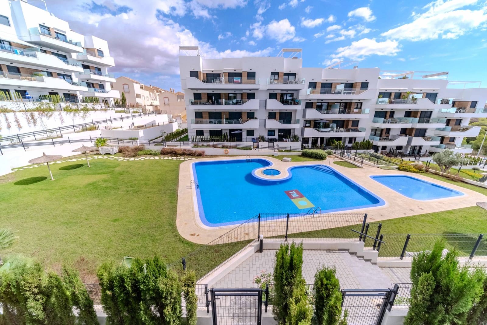 2 Zimmer Apartment zu verkaufen in Villamartin mit Pool Garage - 239.000 € (Ref: 9263509)