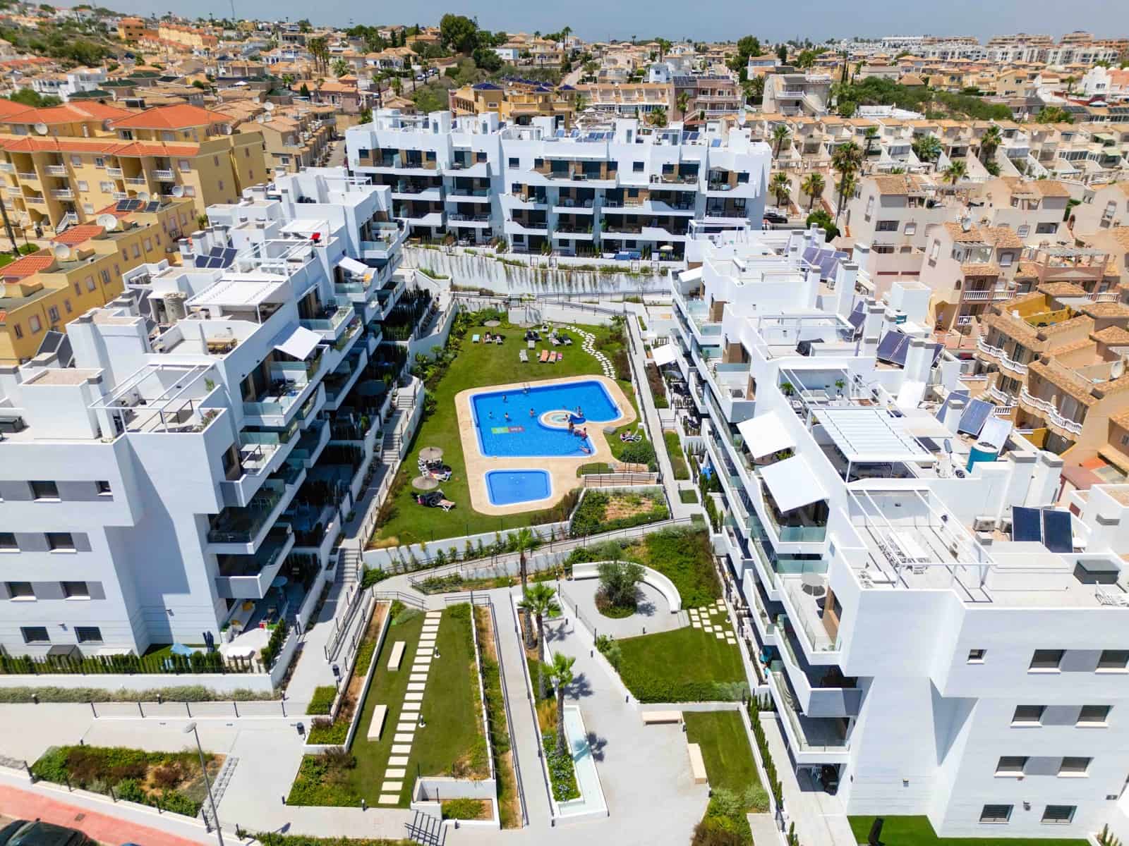 2 Zimmer Apartment zu verkaufen in Villamartin mit Pool Garage - 239.000 € (Ref: 9263509)