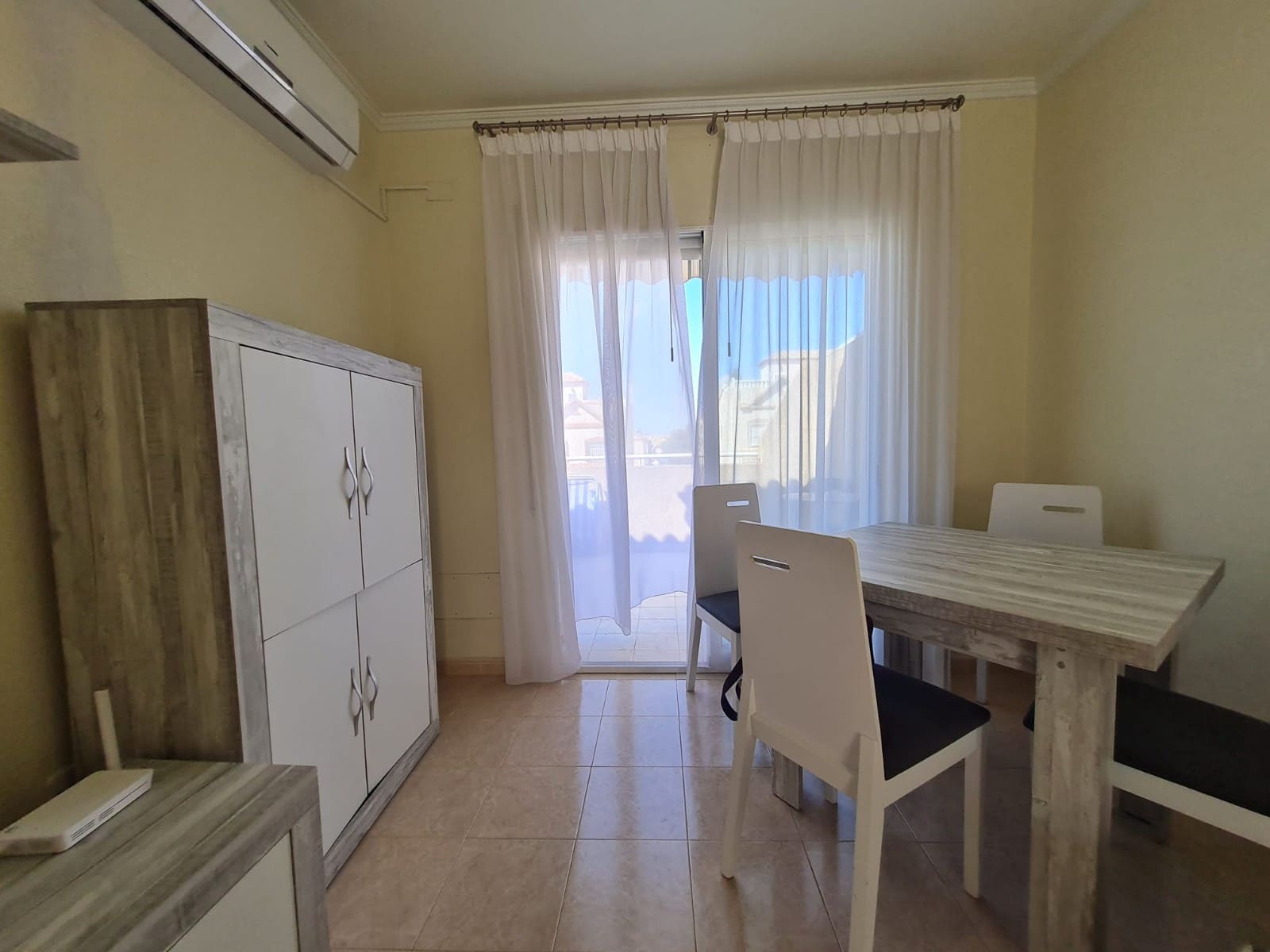 2 soveværelse Lejlighed til salg i Torrevieja med swimmingpool - € 129.000 (Ref: 9263777)