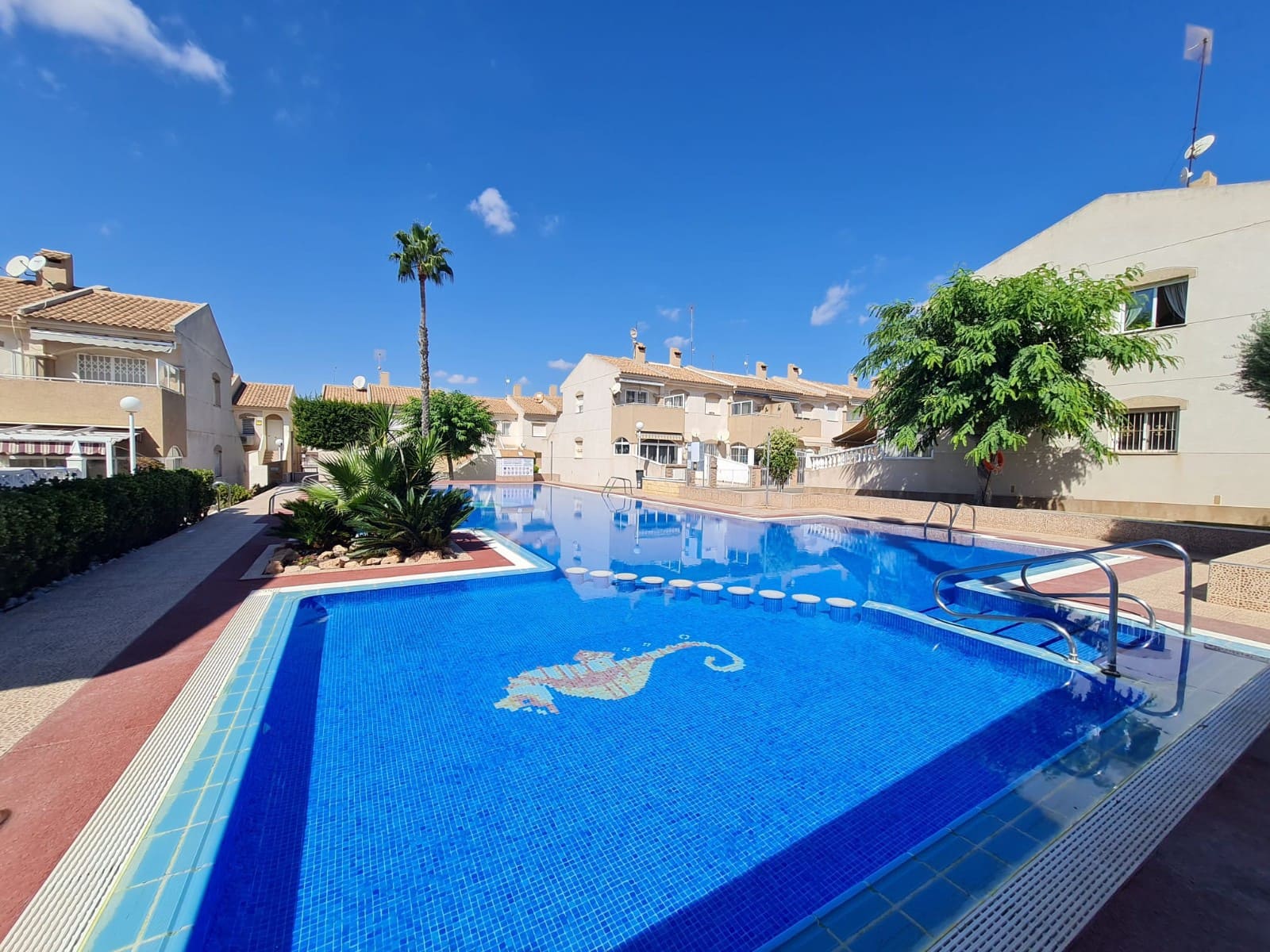 2 soveværelse Lejlighed til salg i Torrevieja med swimmingpool - € 129.000 (Ref: 9263777)