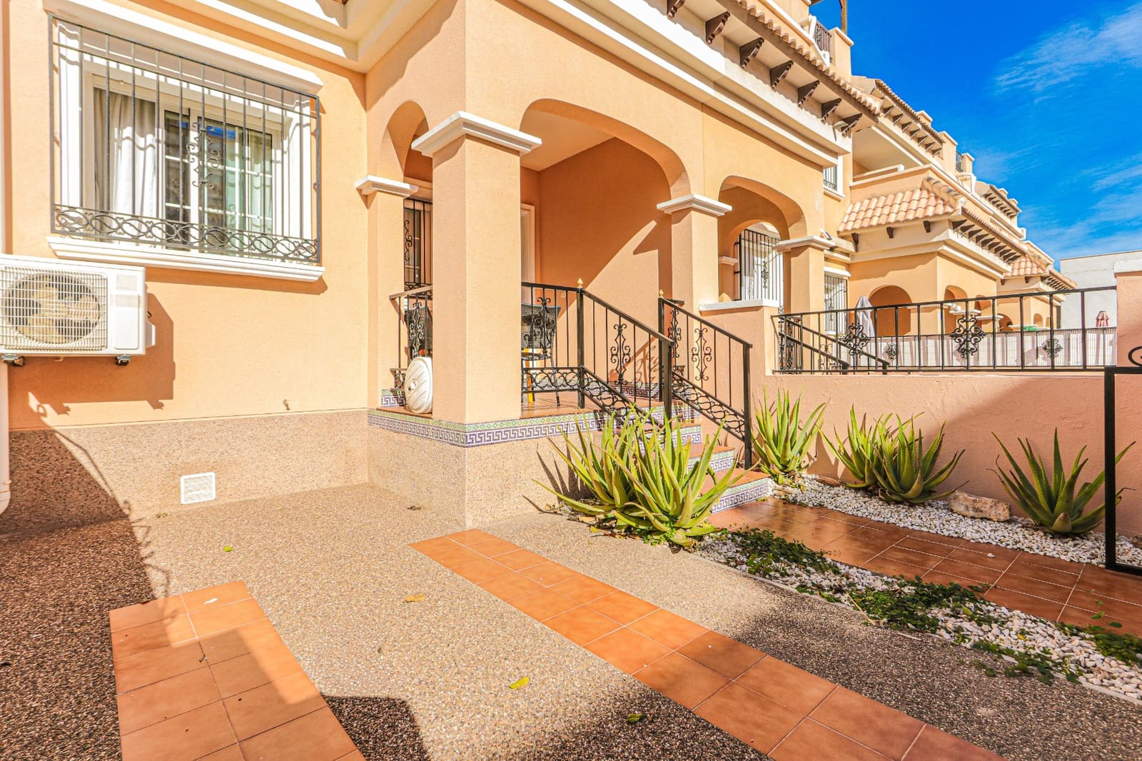 3 soverom Hus til salgs i Villamartin med svømmebasseng garasje - € 189 950 (Ref: 9283966)