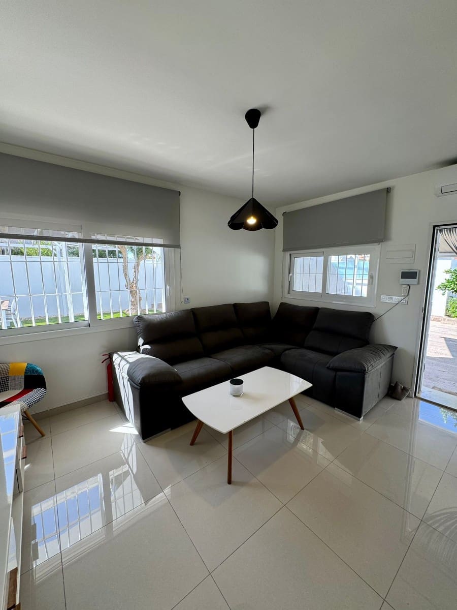 2 sypialnia Dom blizniak na sprzedaż w Torrevieja z basenem - 385 000 € (Ref: 9288528)