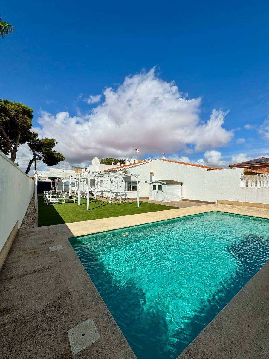 2 sypialnia Dom blizniak na sprzedaż w Torrevieja z basenem - 385 000 € (Ref: 9288528)