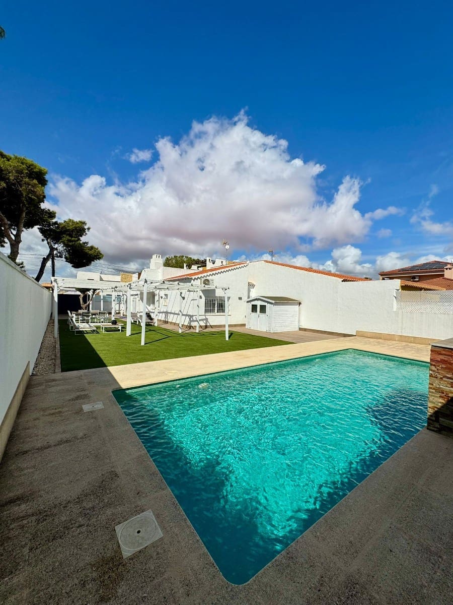 2 sypialnia Dom blizniak na sprzedaż w Torrevieja z basenem - 385 000 € (Ref: 9288528)