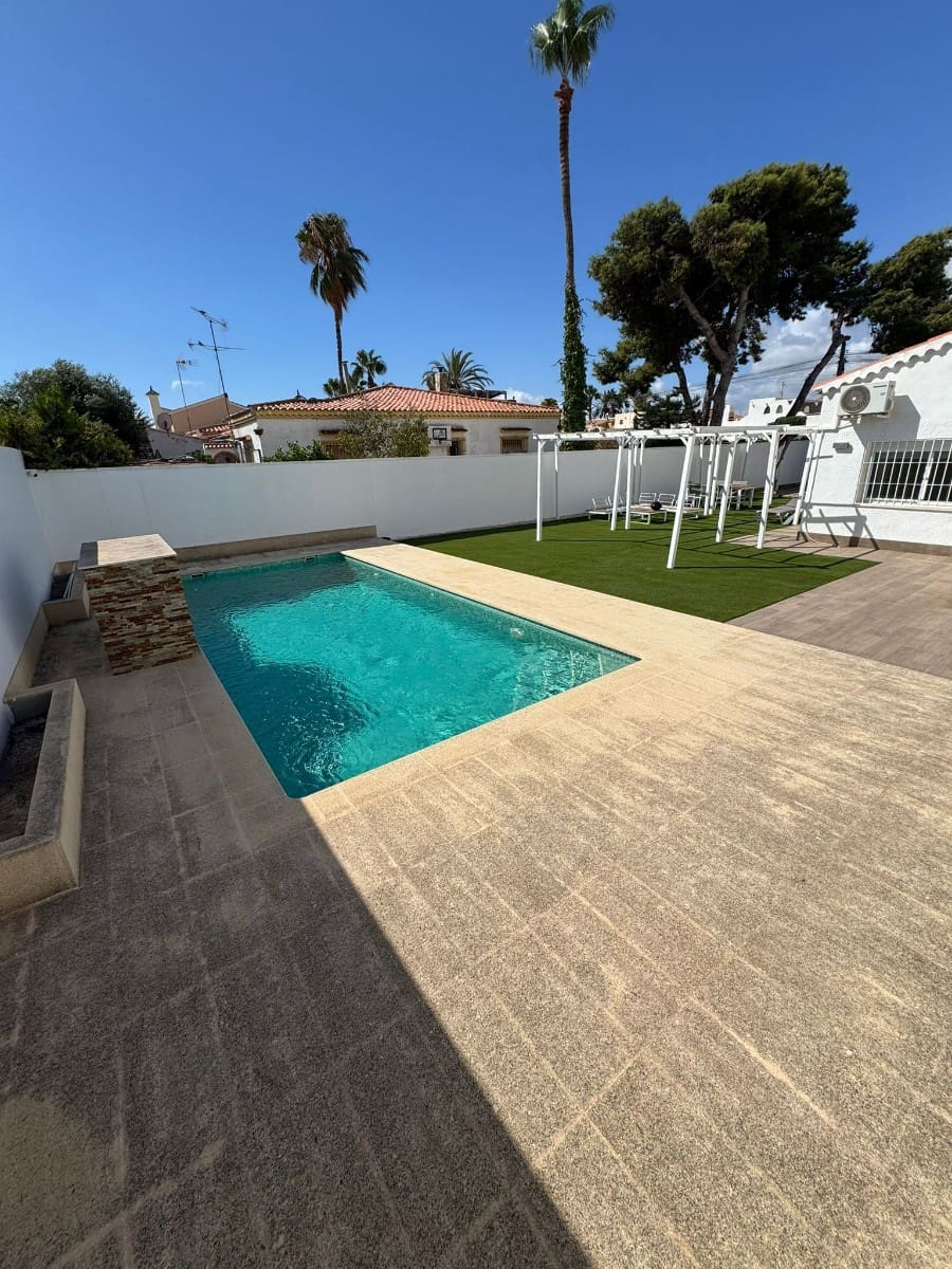 2 sypialnia Dom blizniak na sprzedaż w Torrevieja z basenem - 385 000 € (Ref: 9288528)