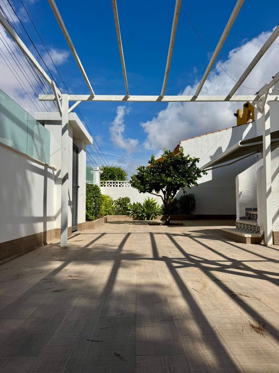 2 slaapkamer Halfvrijstaande villa te koop in Torrevieja met zwembad - € 385.000 (Ref: 9288528)