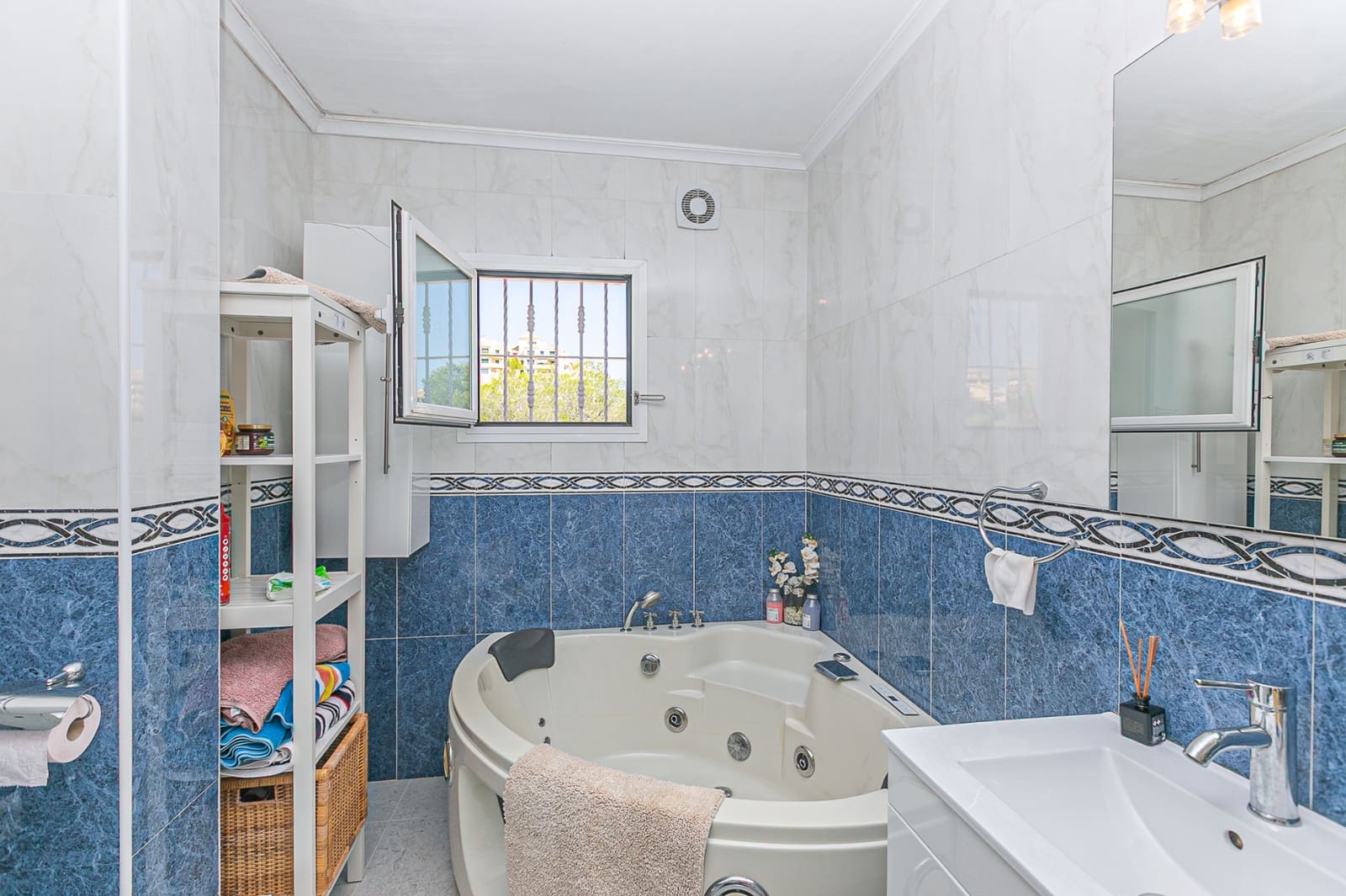 4 bedroom Villa for sale in Campoamor with pool - € 860,000 (Ref: 9308266)