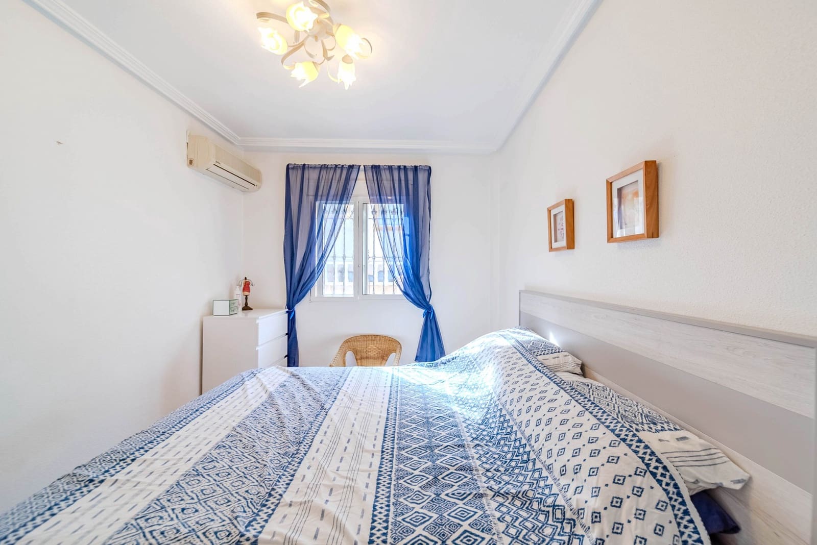 Bungalow de 2 habitaciones en Villamartin en venta con piscina garaje - 179.950 € (Ref: 9337087)