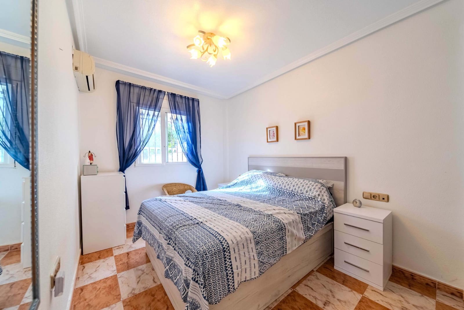 Bungalow de 2 habitaciones en Villamartin en venta con piscina garaje - 179.950 € (Ref: 9337087)