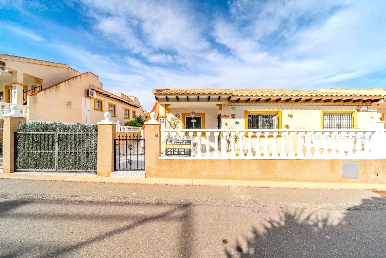 Bungalow de 2 habitaciones en Villamartin en venta con piscina garaje - 179.950 € (Ref: 9337087)