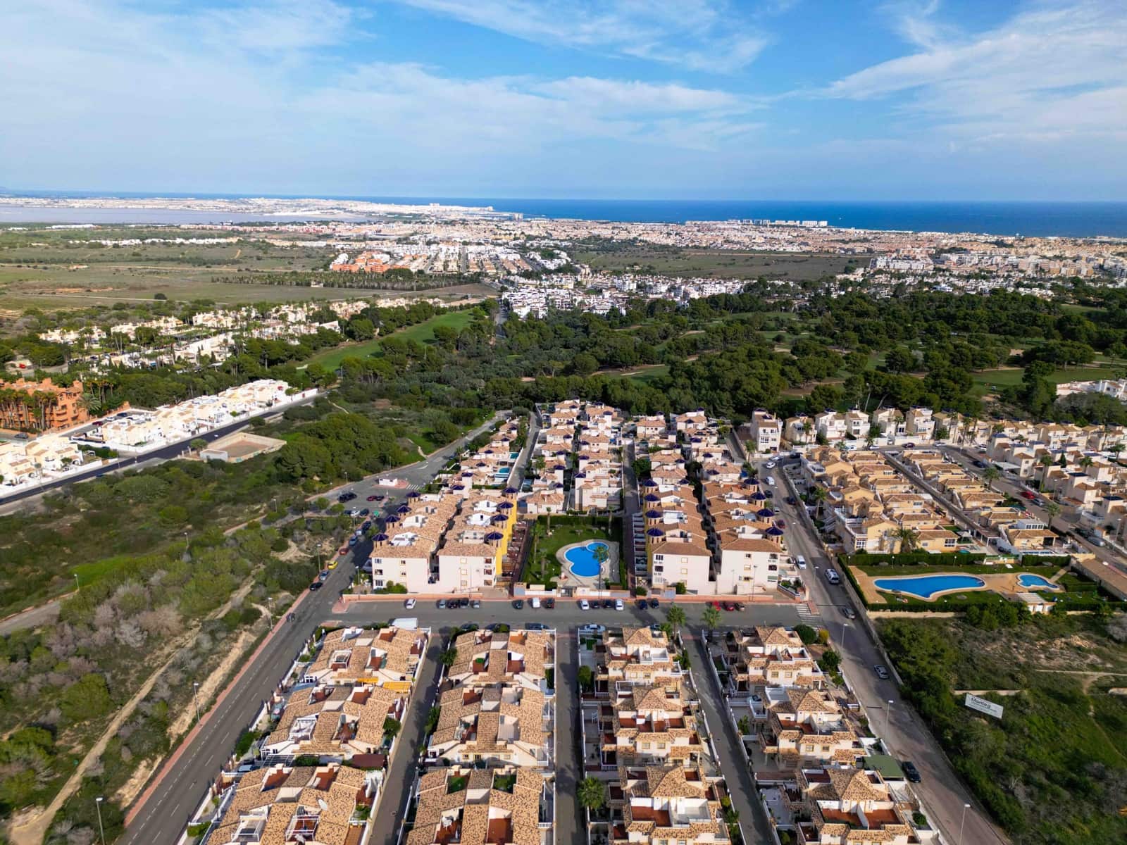 Bungalow de 2 habitaciones en Villamartin en venta con piscina garaje - 179.950 € (Ref: 9337087)