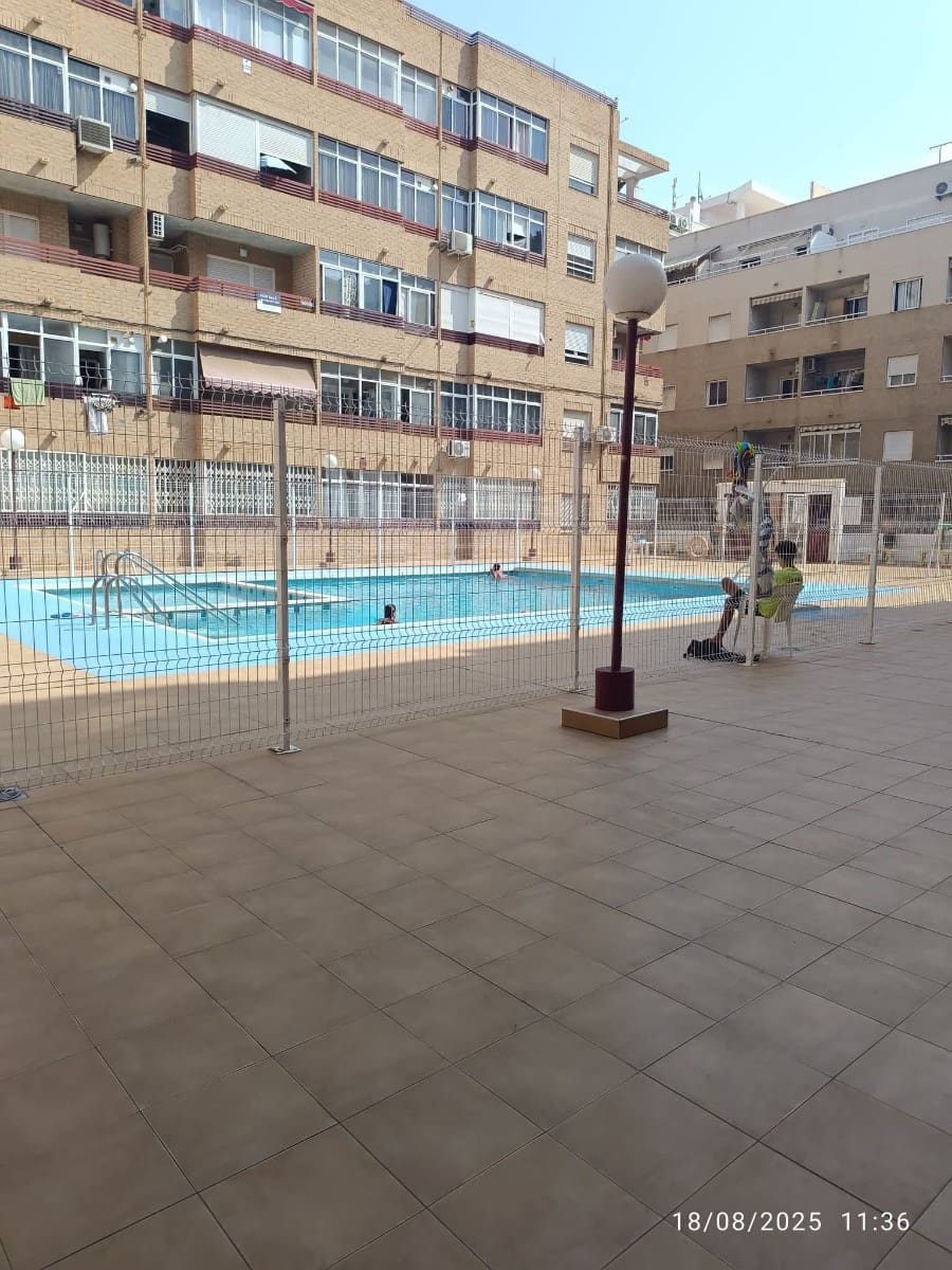 2 quarto Apartamento para venda em Torrevieja com piscina - 125 000 € (Ref: 9343889)
