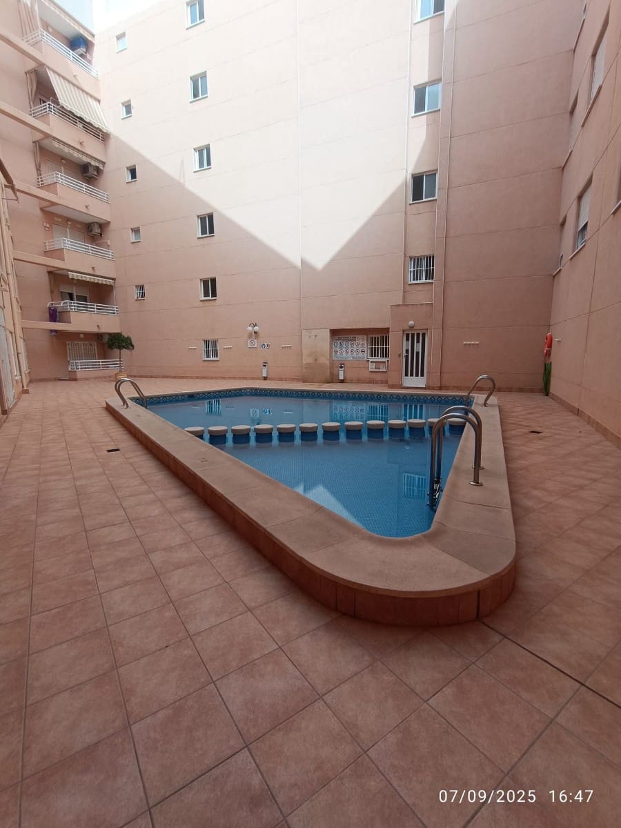2 chambre Appartement à vendre à Torrevieja avec piscine garage - 135 000 € (Ref: 9343890)