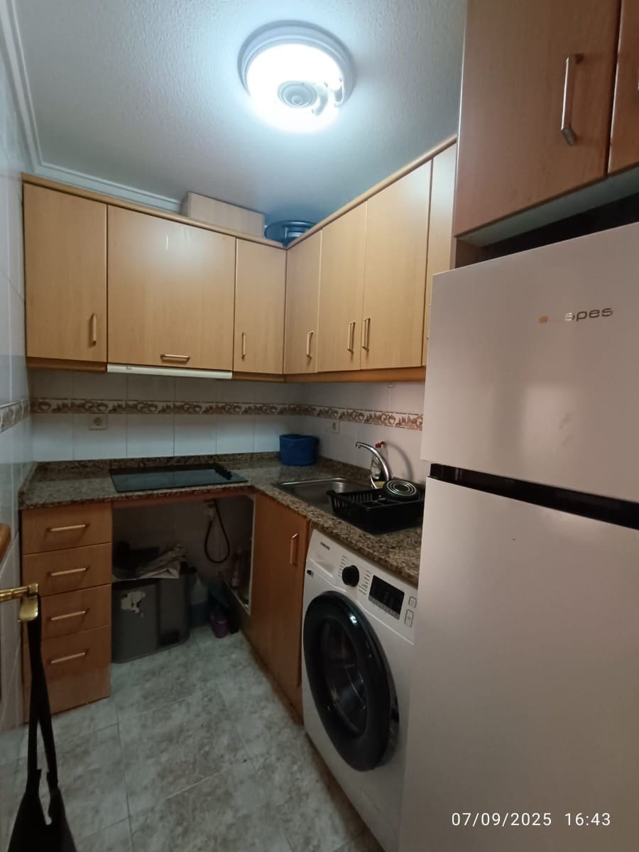 2 soverom Leilighet til salgs i Torrevieja med svømmebasseng garasje - € 135 000 (Ref: 9343890)