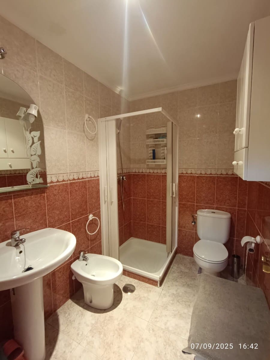 2 soverom Leilighet til salgs i Torrevieja med svømmebasseng garasje - € 135 000 (Ref: 9343890)