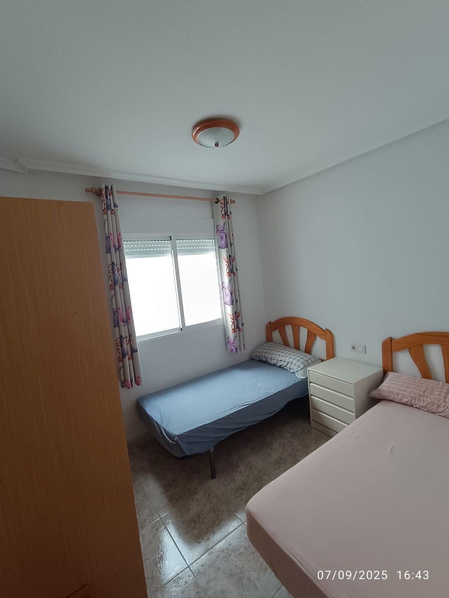 2 soverom Leilighet til salgs i Torrevieja med svømmebasseng garasje - € 135 000 (Ref: 9343890)