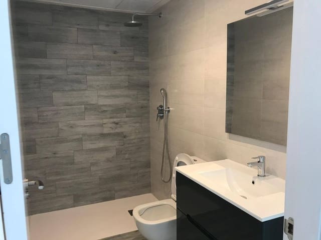 3 sypialnia Dom na sprzedaż w Daya Vieja z basenem garażem - 399 999 € (Ref: 9344027)