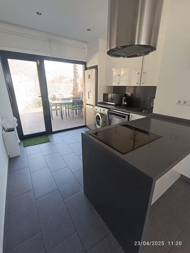 2 soveværelse Semi-Rækkehus til salg i Villamartin med swimmingpool garage - € 290.000 (Ref: 9344028)