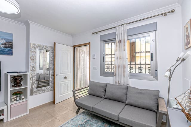 3 makuuhuone Omakotitalo myytävänä paikassa Los Secanos, Guardamar del Segura mukana uima-altaan 
autotalli - 250 000 € (Ref: 9349053)