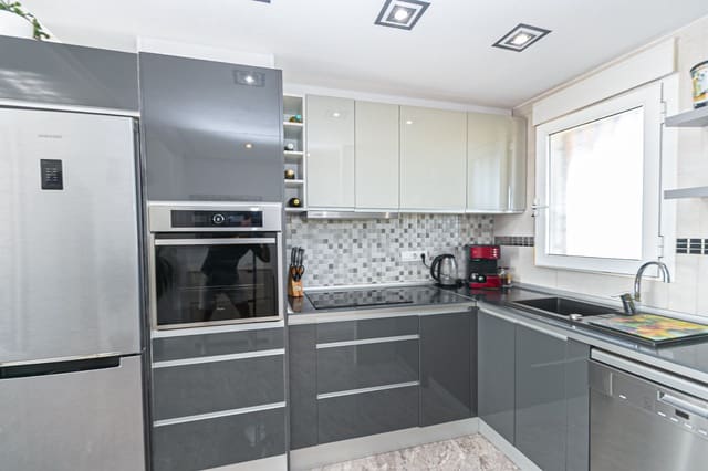 2 makuuhuone Huoneisto myytävänä paikassa La Zenia, Orihuela mukana uima-altaan - 198 000 € (Ref: 9353219)