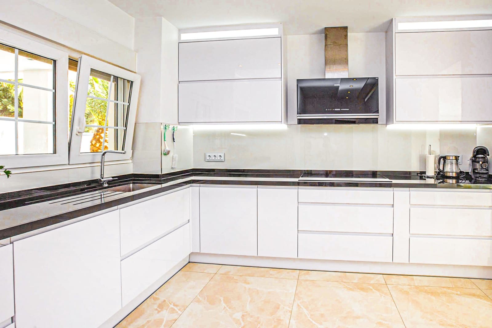 4 sovrum Villa till salu i La Zenia med pool - 1 350 000 € (Ref: 9367003)