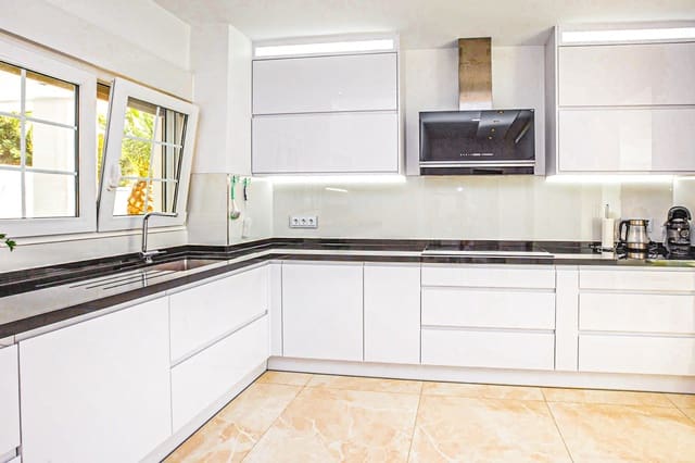 4 sovrum Villa till salu i La Zenia, Orihuela med pool - 1 350 000 € (Ref: 9367003)