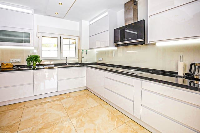 4 sovrum Villa till salu i La Zenia, Orihuela med pool - 1 350 000 € (Ref: 9367003)