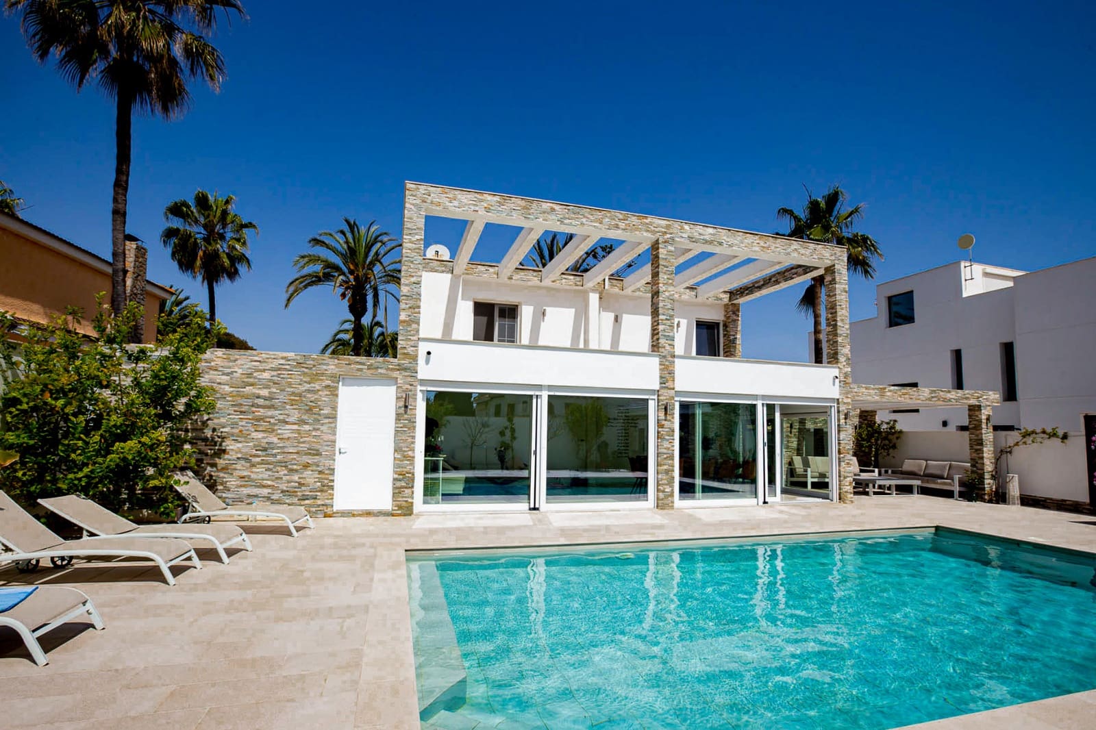 4 sovrum Villa till salu i La Zenia med pool - 1 350 000 € (Ref: 9367003)