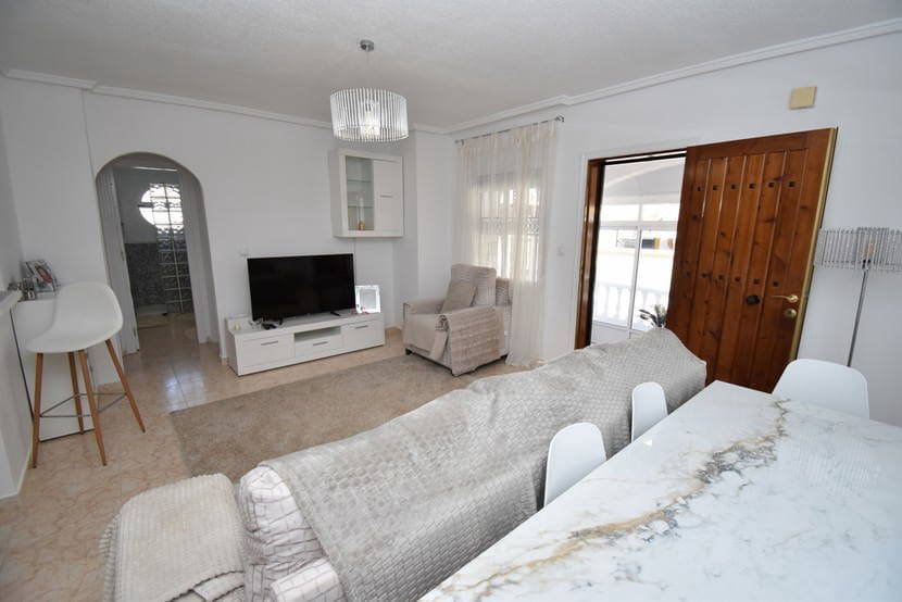 2 bedroom Bungalow for sale in Orihuela Costa with pool - € 219,999 (Ref: 9394359)