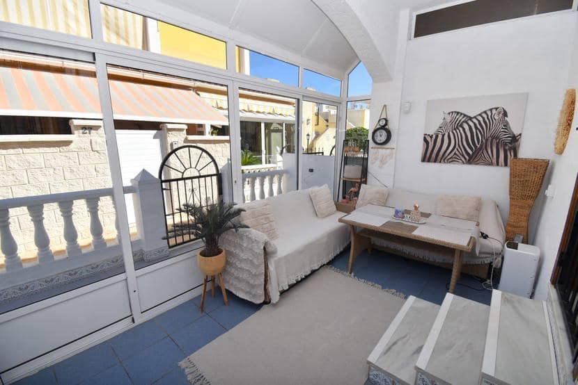 2 makuuhuone Bungalow myytävänä paikassa Orihuela Costa mukana uima-altaan - 209 999 € (Ref: 9394359)