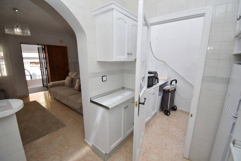 2 makuuhuone Bungalow myytävänä paikassa Orihuela Costa mukana uima-altaan - 209 999 € (Ref: 9394359)