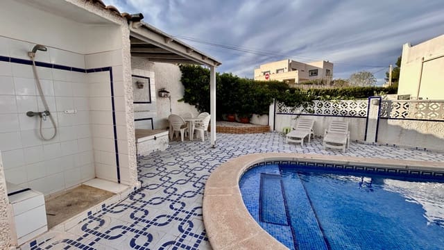 3 soveværelse Villa til salg i Villamartin, Orihuela med swimmingpool garage - € 279.950 (Ref: 9414559)