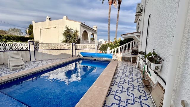 3 soveværelse Villa til salg i Villamartin, Orihuela med swimmingpool garage - € 279.950 (Ref: 9414559)