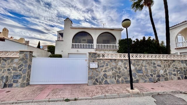 3 soveværelse Villa til salg i Villamartin, Orihuela med swimmingpool garage - € 279.950 (Ref: 9414559)