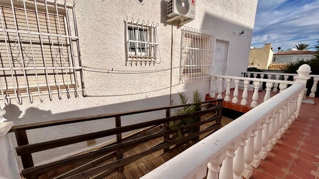 3 soveværelse Villa til salg i Villamartin, Orihuela med swimmingpool garage - € 279.950 (Ref: 9414559)