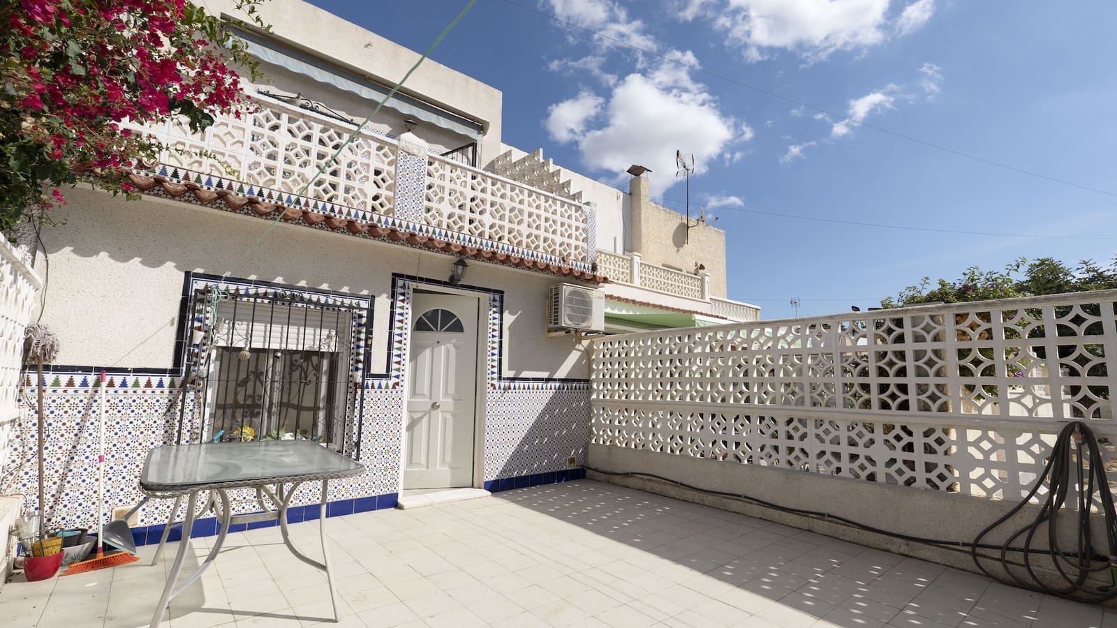 3 makuuhuone Omakotitalo myytävänä paikassa Torrevieja - 149 000 € (Ref: 9451932)