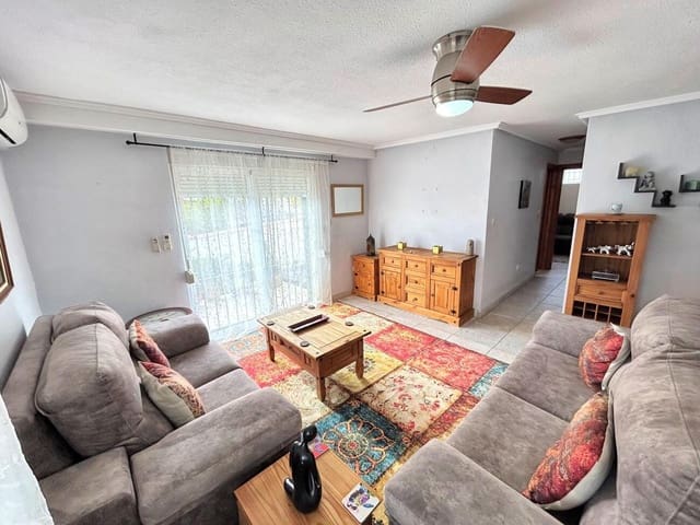 4 soverom Hus til salgs i Villamartin, Orihuela med svømmebasseng garasje - € 249 900 (Ref: 9498136)