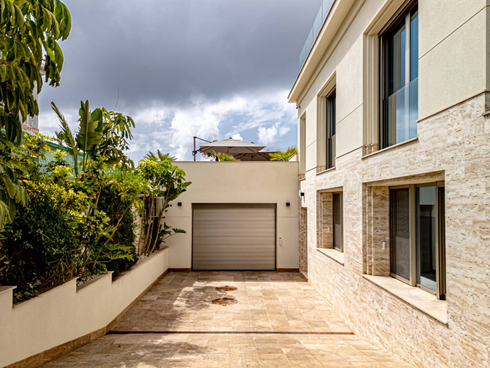 Chalet de 6 habitaciones en La Zenia en venta con piscina garaje - 2.950.000 € (Ref: 9544715)