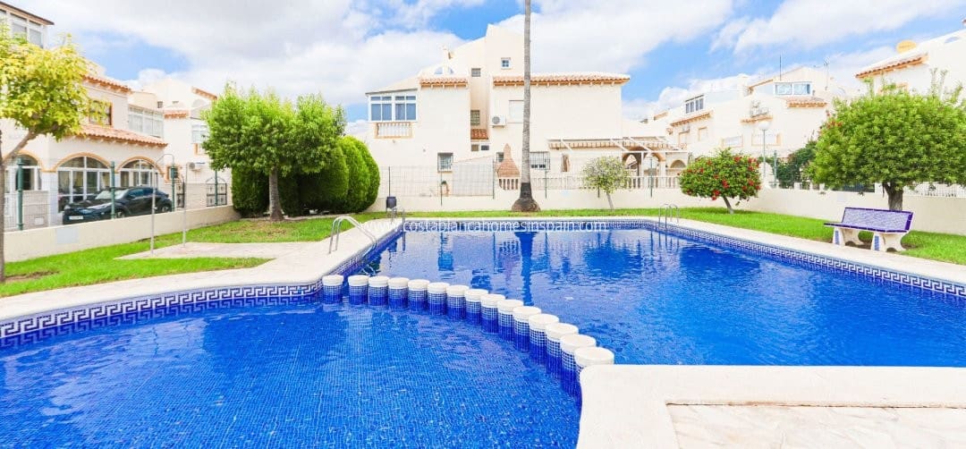 3 makuuhuone Omakotitalo myytävänä paikassa Playa Flamenca mukana uima-altaan 
autotalli - 229 000 € (Ref: 9544877)