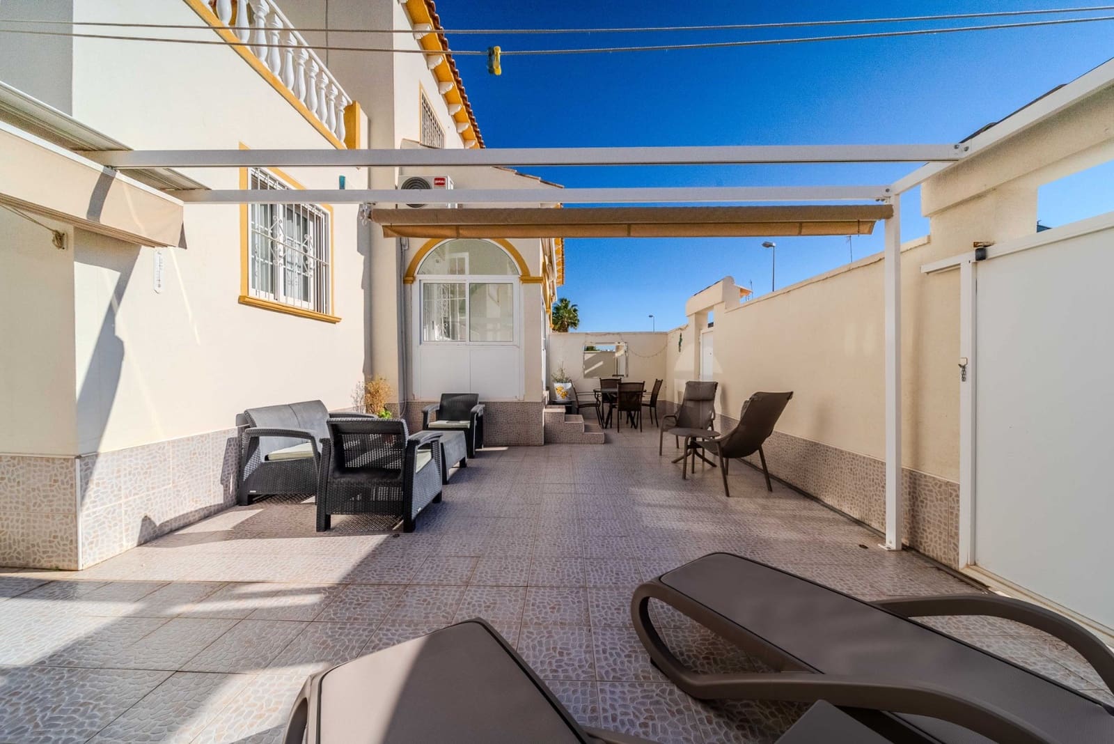 3 makuuhuone Omakotitalo myytävänä paikassa Playa Flamenca mukana uima-altaan 
autotalli - 229 000 € (Ref: 9544877)