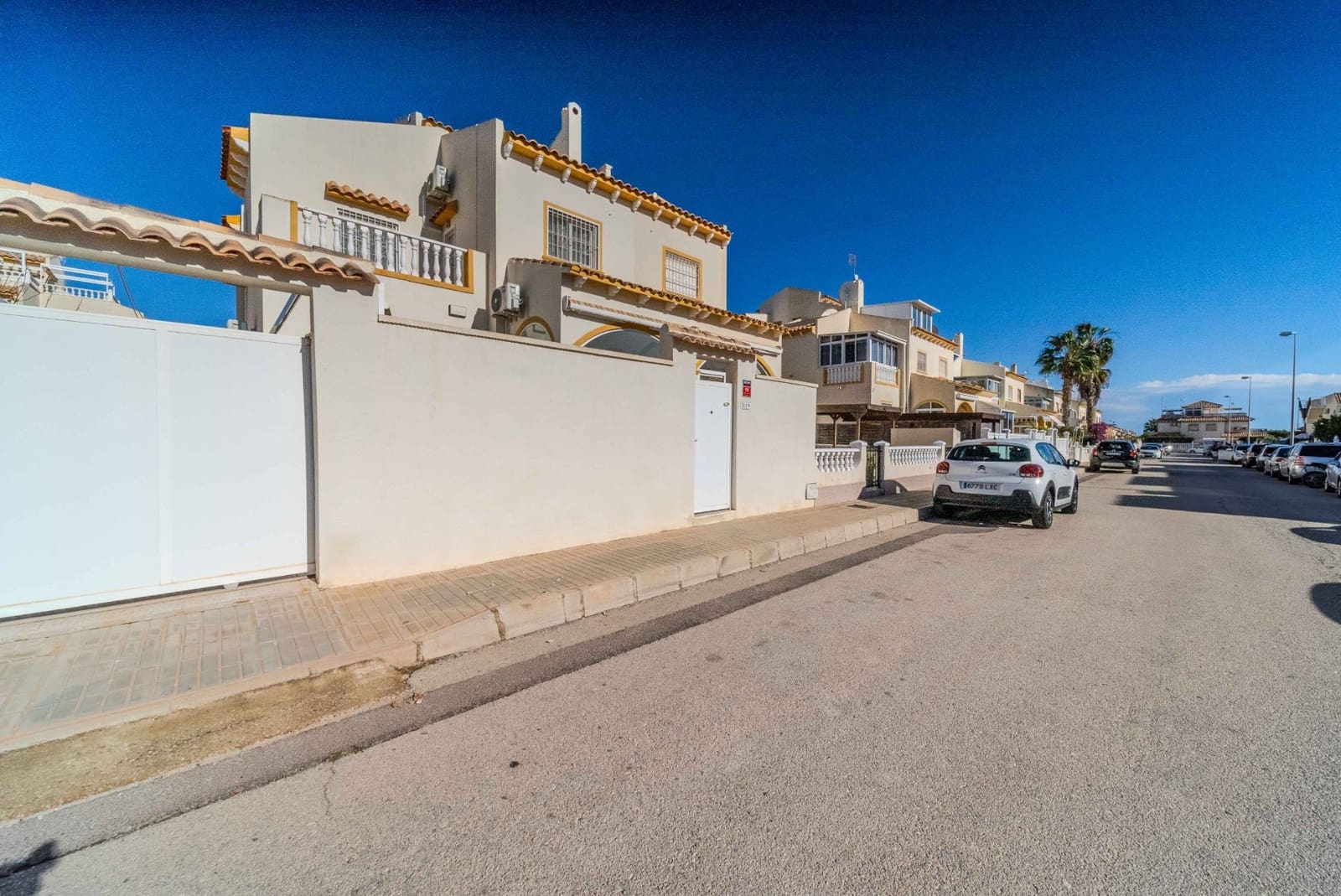 3 makuuhuone Omakotitalo myytävänä paikassa Playa Flamenca mukana uima-altaan 
autotalli - 229 000 € (Ref: 9544877)