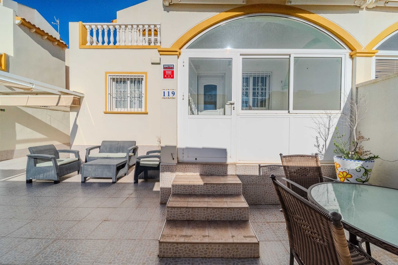 3 makuuhuone Omakotitalo myytävänä paikassa Playa Flamenca mukana uima-altaan 
autotalli - 229 000 € (Ref: 9544877)