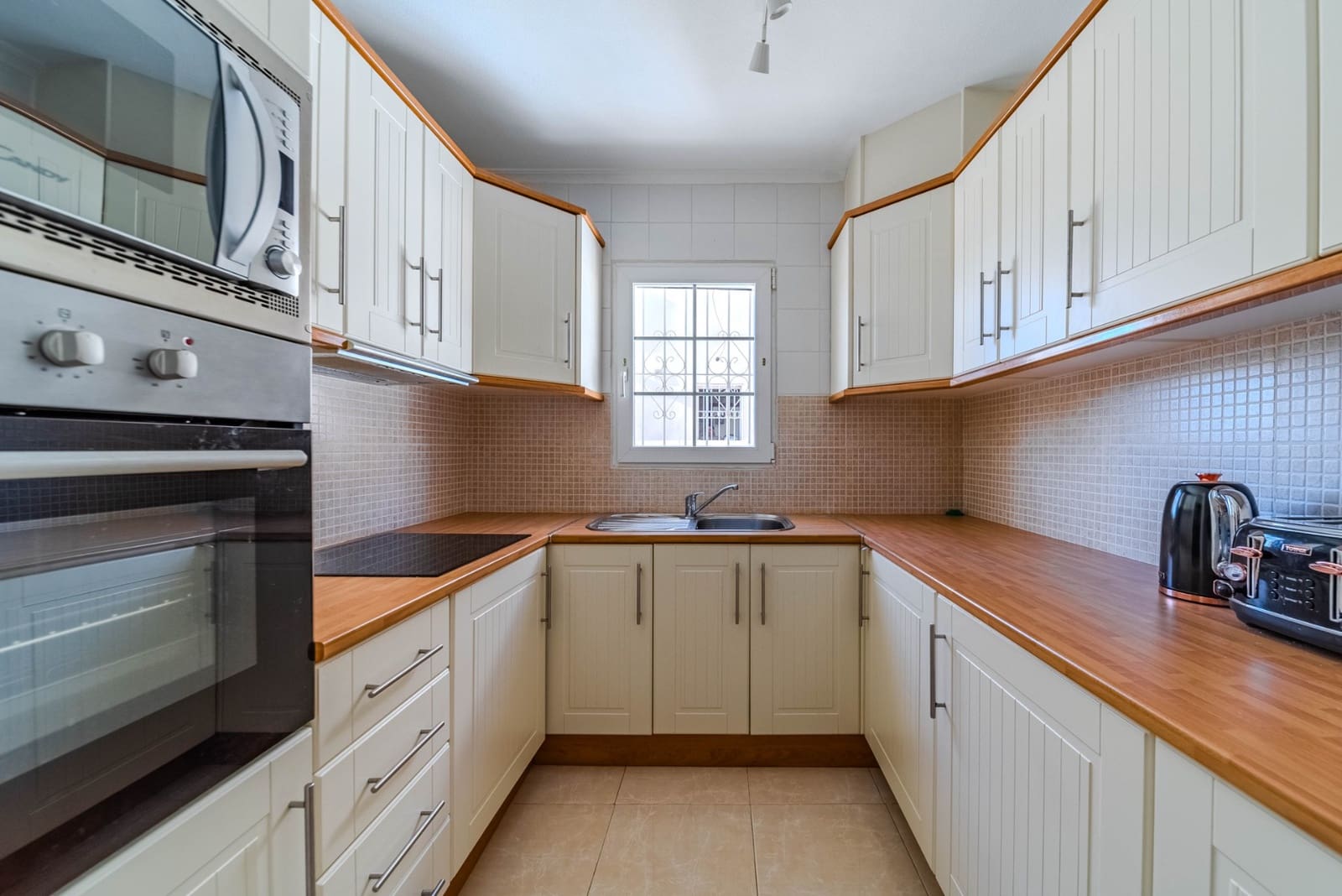 3 makuuhuone Omakotitalo myytävänä paikassa Playa Flamenca mukana uima-altaan 
autotalli - 229 000 € (Ref: 9544877)