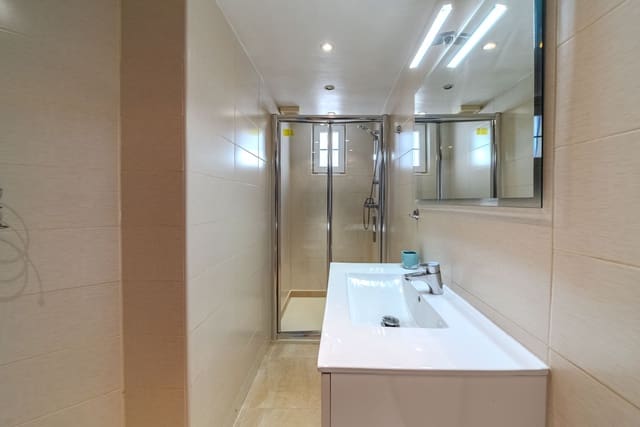 3 makuuhuone Omakotitalo myytävänä paikassa Playa Flamenca, Orihuela mukana uima-altaan 
autotalli - 229 000 € (Ref: 9544877)